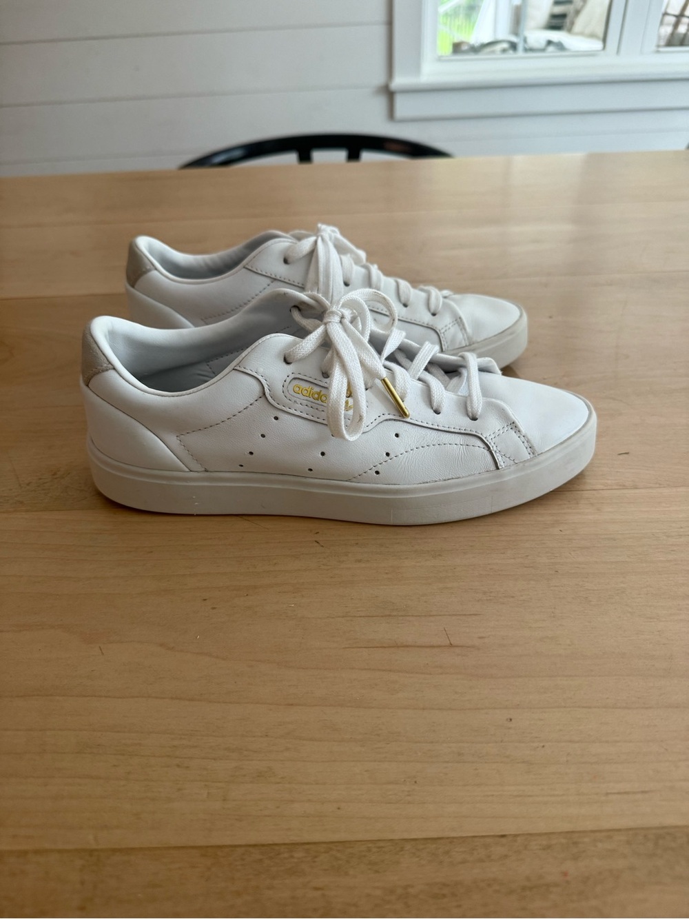 Adidas sleek sneaker